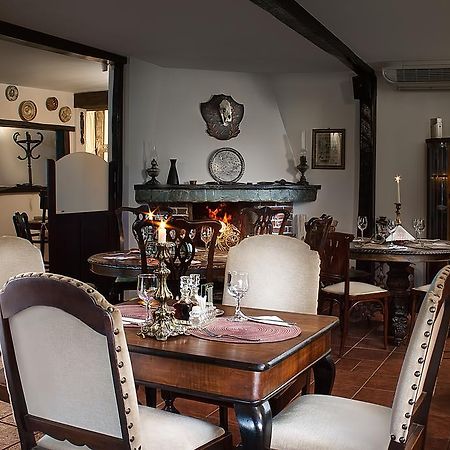 Pensiune-Restaurant Tara Luanei Сэрата-Монтеору Экстерьер фото