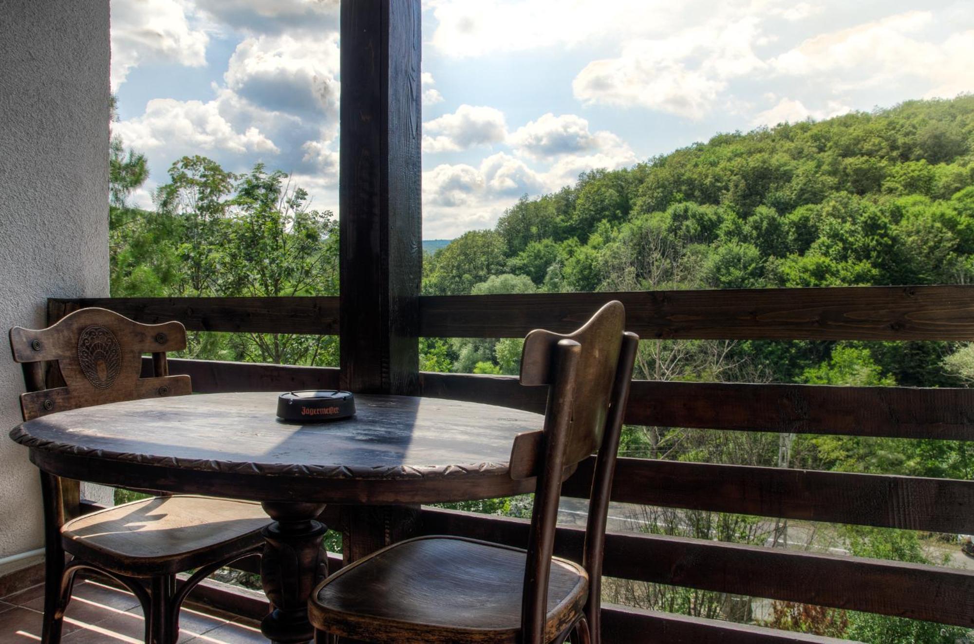 Pensiune-Restaurant Tara Luanei Сэрата-Монтеору Номер фото