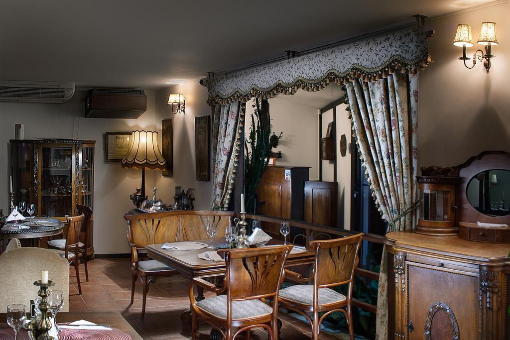 Pensiune-Restaurant Tara Luanei Сэрата-Монтеору Экстерьер фото