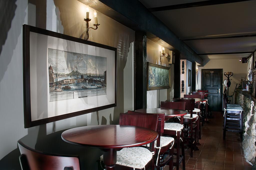 Pensiune-Restaurant Tara Luanei Сэрата-Монтеору Экстерьер фото