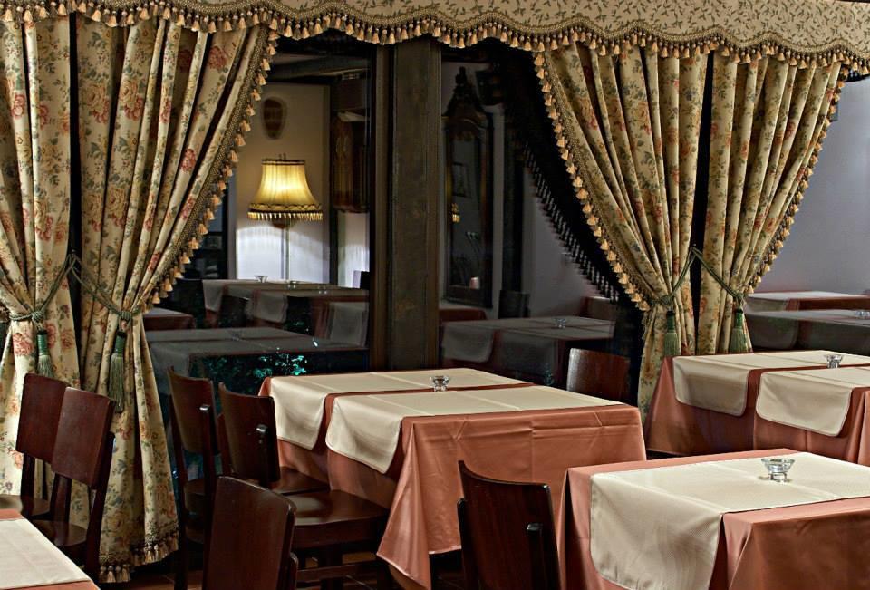 Pensiune-Restaurant Tara Luanei Сэрата-Монтеору Экстерьер фото